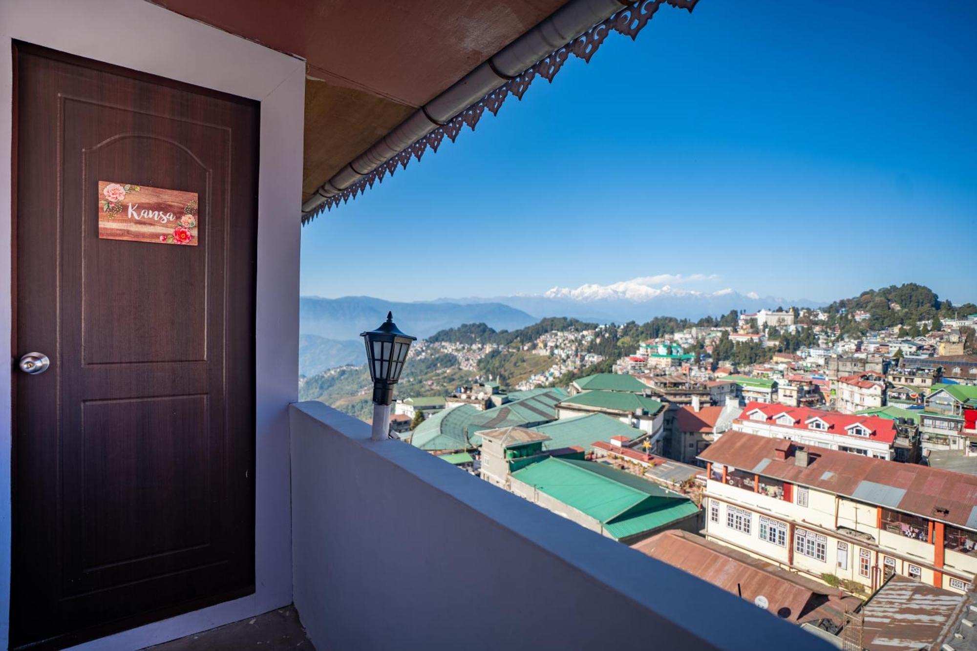 Monratino Himadrie -2 Mins Walk From Mall Road - All Rooms Have Kanchenjunga Mountain View ダージリン エクステリア 写真
