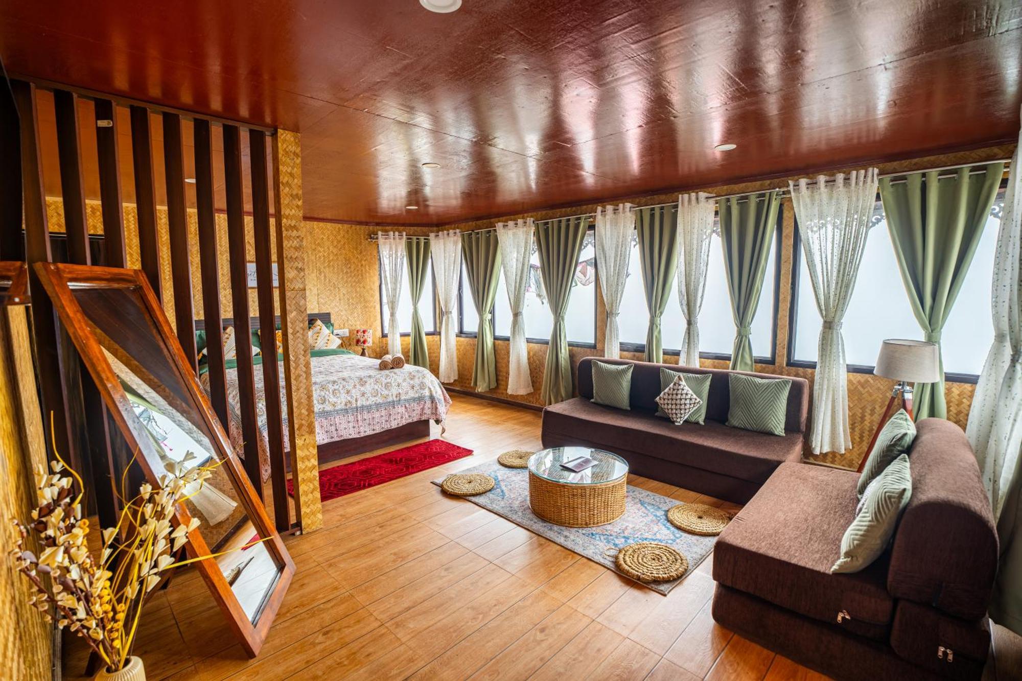 Monratino Himadrie -2 Mins Walk From Mall Road - All Rooms Have Kanchenjunga Mountain View ダージリン エクステリア 写真