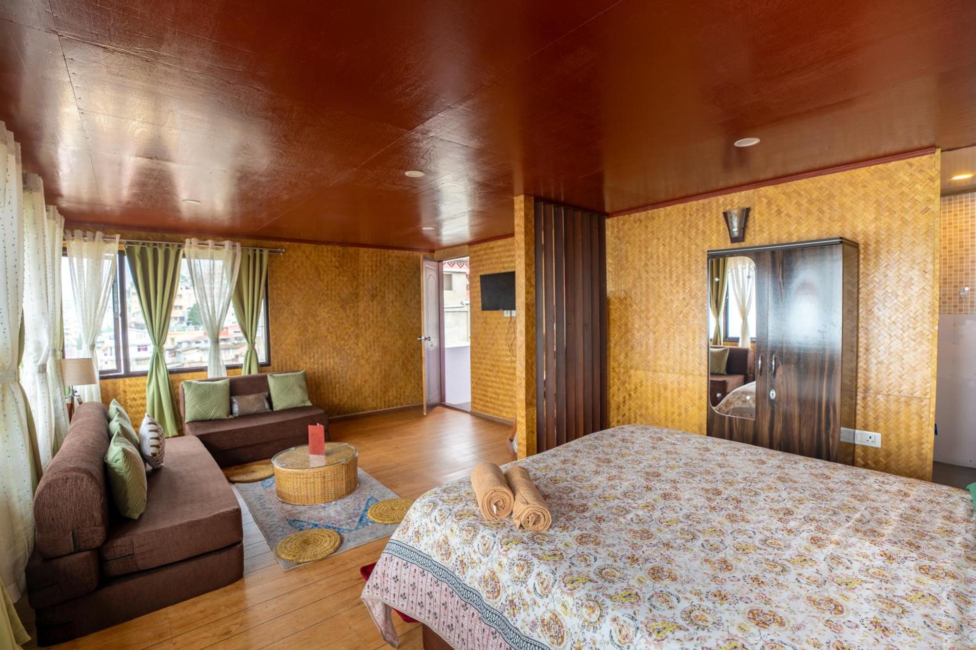Monratino Himadrie -2 Mins Walk From Mall Road - All Rooms Have Kanchenjunga Mountain View ダージリン エクステリア 写真