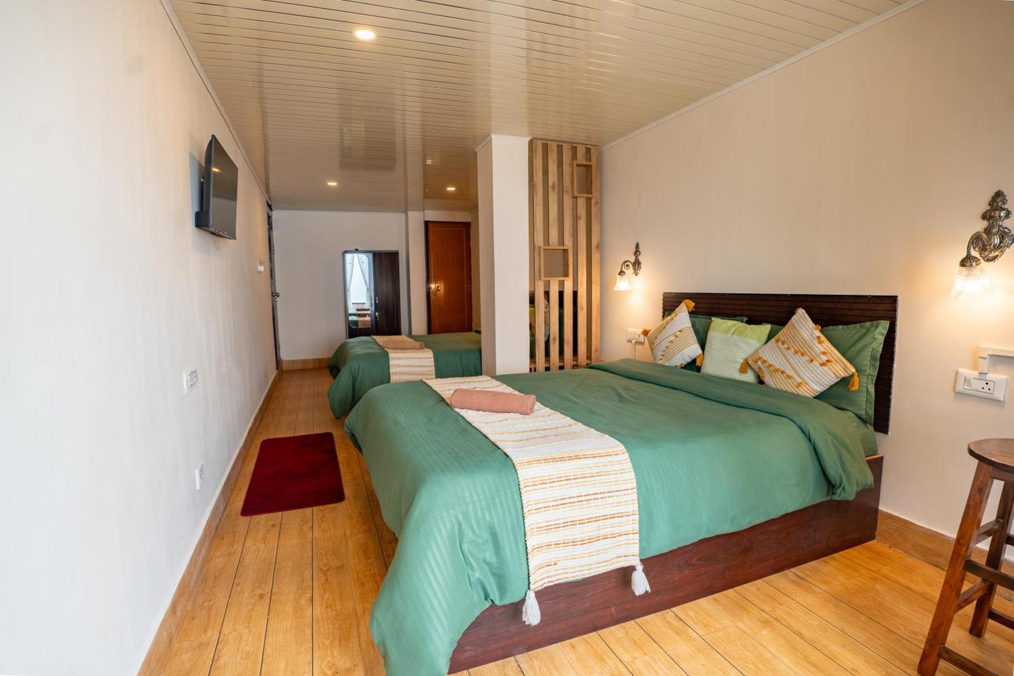 Monratino Himadrie -2 Mins Walk From Mall Road - All Rooms Have Kanchenjunga Mountain View ダージリン エクステリア 写真