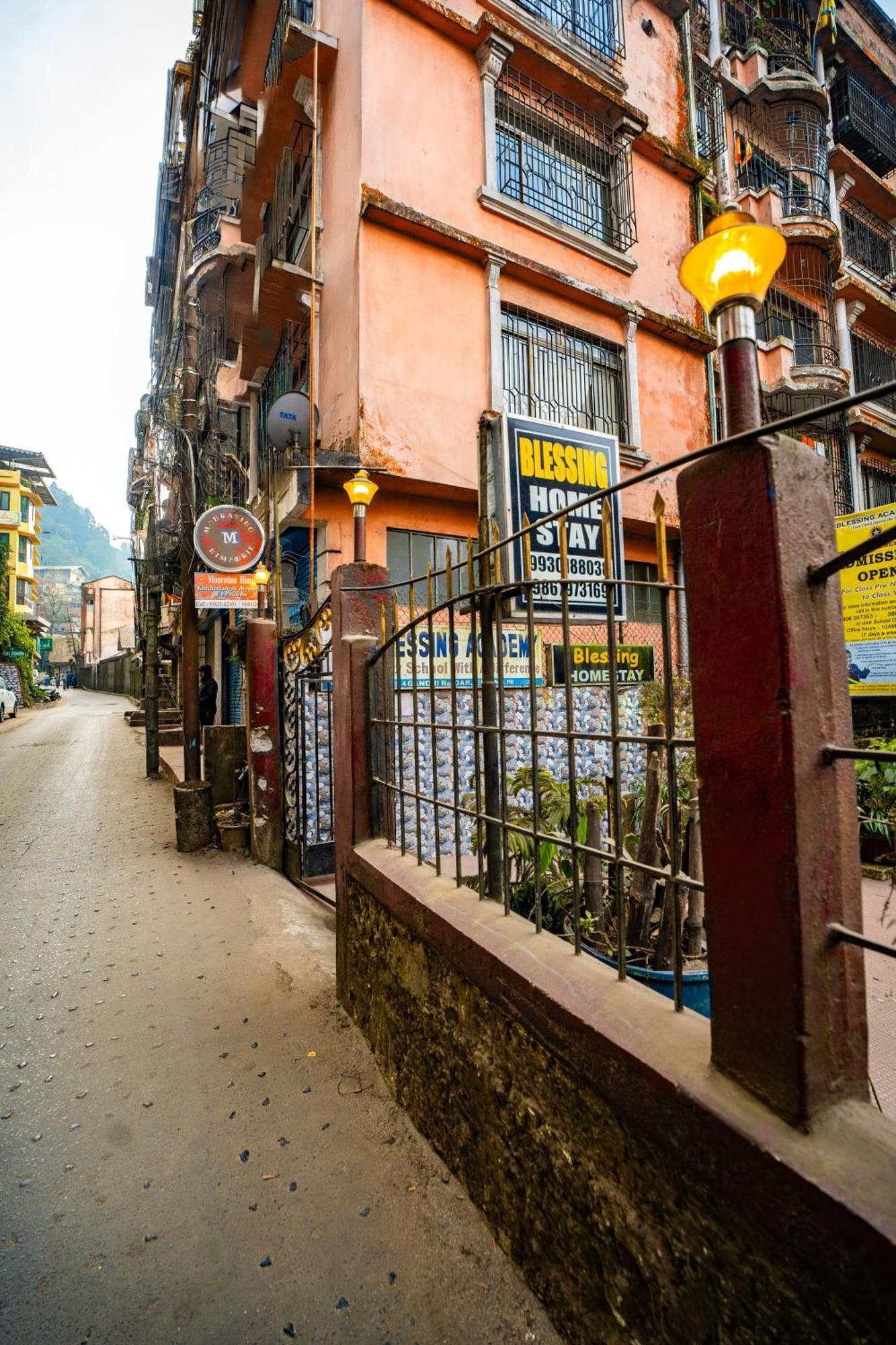 Monratino Himadrie -2 Mins Walk From Mall Road - All Rooms Have Kanchenjunga Mountain View ダージリン エクステリア 写真