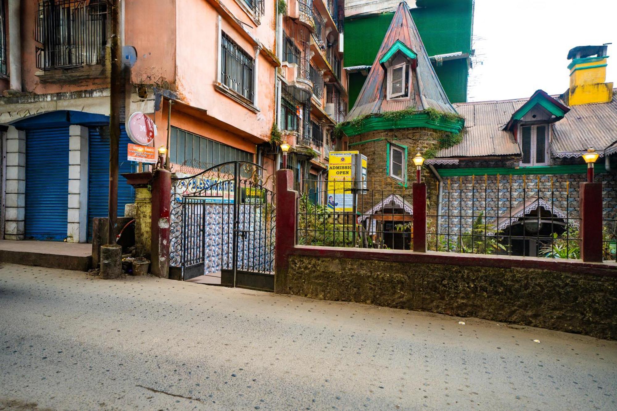 Monratino Himadrie -2 Mins Walk From Mall Road - All Rooms Have Kanchenjunga Mountain View ダージリン エクステリア 写真
