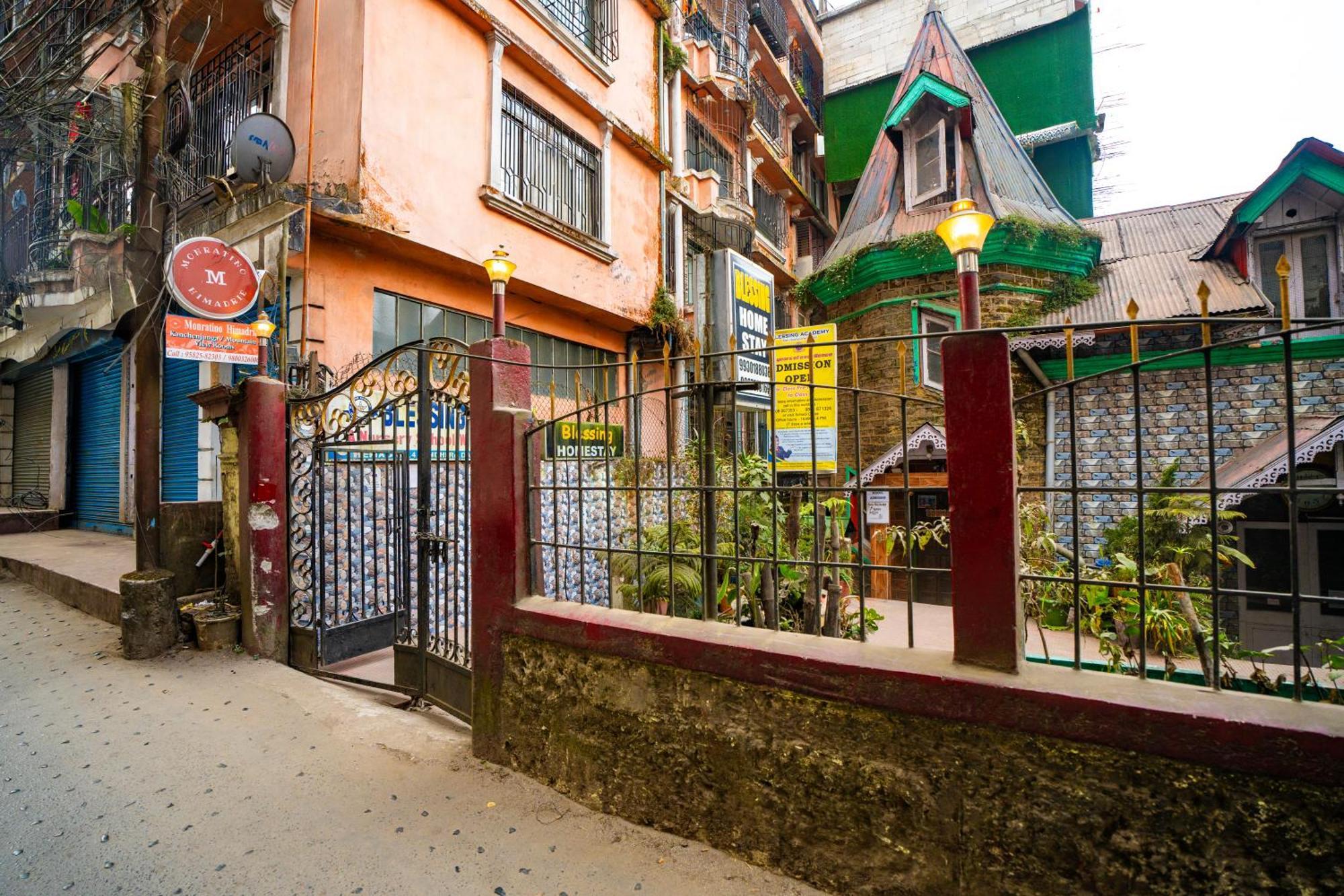 Monratino Himadrie -2 Mins Walk From Mall Road - All Rooms Have Kanchenjunga Mountain View ダージリン エクステリア 写真