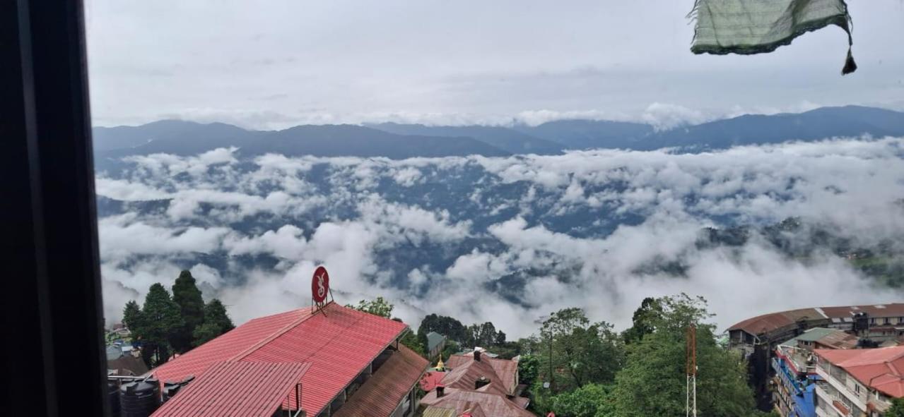 Monratino Himadrie -2 Mins Walk From Mall Road - All Rooms Have Kanchenjunga Mountain View ダージリン エクステリア 写真